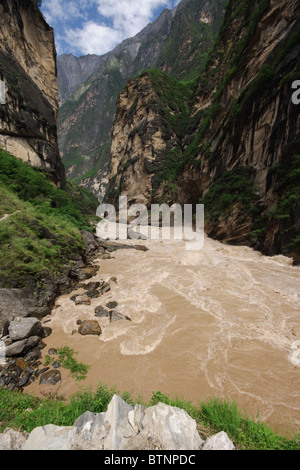 Tiger saltando Gorge, Cina Foto Stock