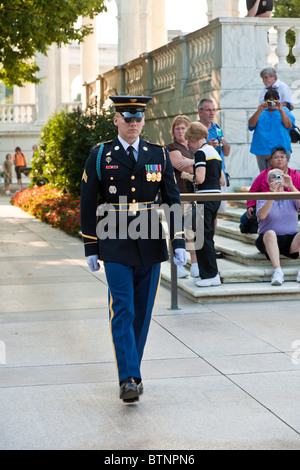 Arlington, VA - Sep 2009 - La cerimonia del Cambio della guardia presso il Cimitero Nazionale di Arlington in Arlington, Virginia Foto Stock