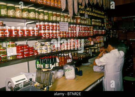 Donna francese, dipendente, lavoratore, salumi Reynon, la città di Lione, Rhone-Alpes, Francia Foto Stock