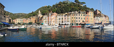Panorama di Portofino, famosa cittadina vicino a Genova, Italia Foto Stock