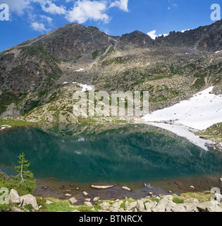 Vista aerea del Lago Piccolo in Trentino, Italia Foto Stock