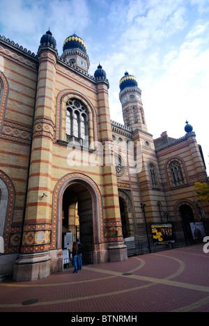 La Grande Sinagoga di Dohány Street, Budapest, è il più grande in Europa. Fu costruita in stile moresco stile revival 1854-1859. Foto Stock