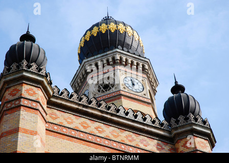 La Grande Sinagoga di Dohány Street, Budapest, è il più grande in Europa. Fu costruita in stile moresco stile revival 1854-1859. Foto Stock