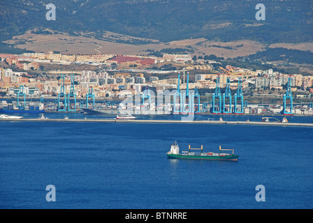 Vista dell'area portuale, Algeciras, Costa del Sol, la provincia di Cadiz Cadice, Andalusia, Spagna, Europa occidentale. Foto Stock