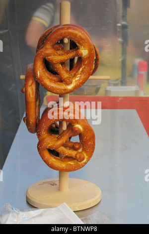 Salatini freschi su un alimento stand alla fiera di caduta (Herbstmarkt) a Rheinfelden, Argovia, Svizzera. Foto Stock