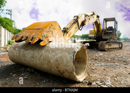 L'escavatore prendere un periodo di riposo sulla struttura di cemento. Foto Stock