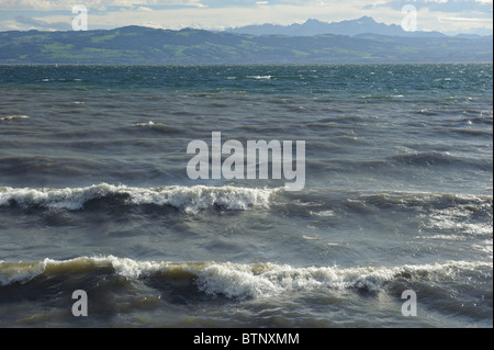 Tempesta di Foehn sul Lago di Costanza, Swiss Saentis Mountain in background, Langenargen Baden-Wuerttemberg Germania Foto Stock