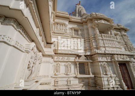 Una vista della mano in marmo scolpito esterno del Shri Swaminarayan Mandir complesso in Toronto Ontario Canada Foto Stock