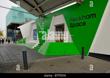 Il Peckham Space edificio con la creazione di librerie oltre a sud di Londra Inghilterra REGNO UNITO Foto Stock