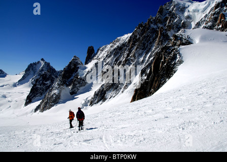 Gli sciatori in Vallee Blanche Mont Blanc Massiv, Francia Foto Stock