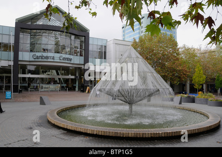 Una fontana di acqua nel centro di Canberra - (Centro Commerciale), Canberra, Australia Foto Stock