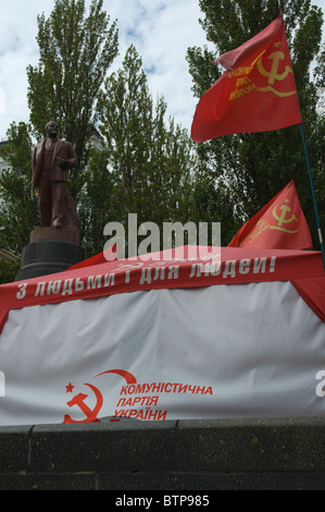Statua di Lenin ploscha Bessarabska square Central Kiev Ucraina Europa Foto Stock