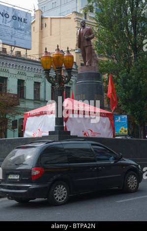Statua di Lenin ploscha Bessarabska square Central Kiev Ucraina Europa Foto Stock