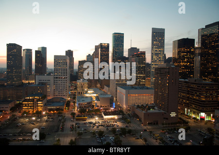 La Houston Downtown skyline guardando ad ovest dal sedicesimo piano dell'Hyatt Hotel Foto Stock