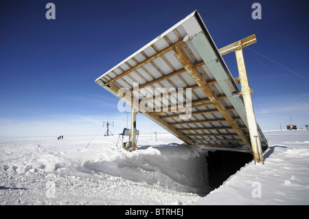 Apertura per veicoli in Antarctic Research Station Foto Stock
