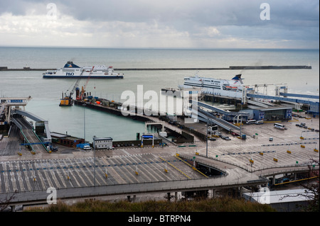 Il Porto dei Traghetti di Dover nel Sud-Est Inghilterra Foto Stock