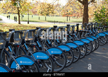 Trasporto per Londra Barclays Cycle Hire docking bay - Hyde Park - Londra Foto Stock