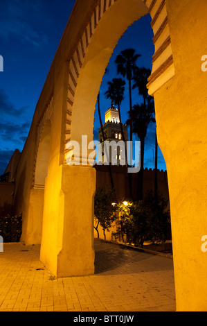 La Moschea di Koutoubia di notte Marrakech Marocco Africa del Nord Foto Stock