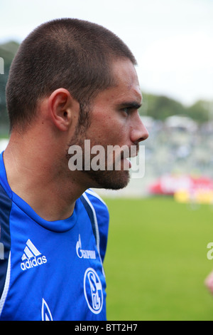 Sport, calcio, Bundesliga, 2010/2011, amichevole 2010, Bayer 04 Leverkusen contro FC Schalke 04 4:0, Stadio am Zoo a Wuppertal, Edu, Eduardo Goncalves de Oliveira (S04) Foto Stock