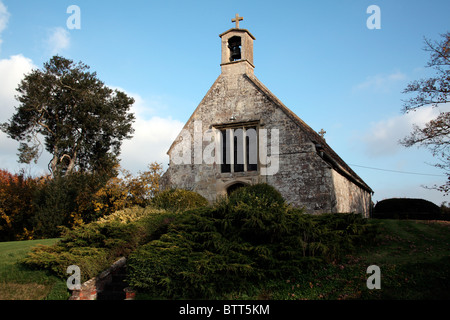 Chiesa Parrocchiale di San Giacomo, Tytherington, Wiltshire fondata prima del 1083 e la fama di essere la più antica chiesa nel Wiltshire Foto Stock