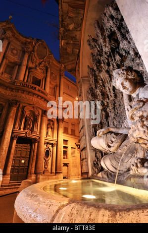 Roma. L'Italia. La chiesa di San Carlo alle Quattro Fontane, & la fontana di Juno. Foto Stock