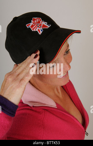 Donna che indossa un 2012 Olimpiadi di Londra Cappello ufficiale Foto Stock