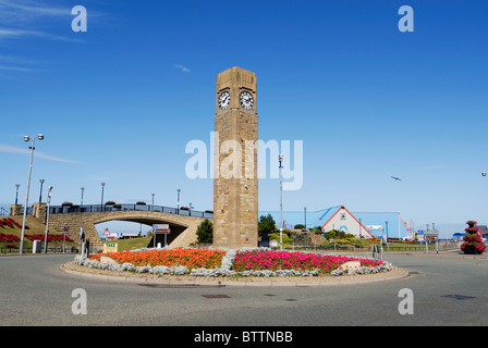 La Torre dell Orologio sul lungomare della località costiera città di Rhyl, Denbighshire, il Galles del Nord Foto Stock