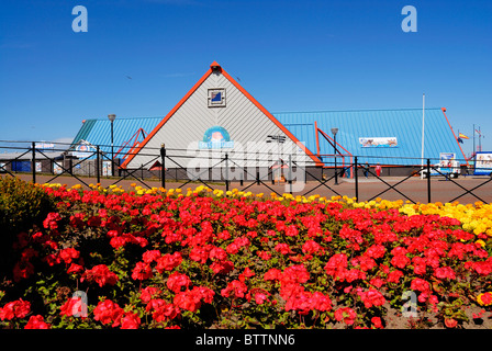 L'Acquario Marino edificio sul lungomare di Rhyl, Clwyd, il Galles del Nord. Foto Stock