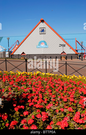 L'Acquario Marino edificio sul lungomare di Rhyl, Clwyd, il Galles del Nord. Foto Stock