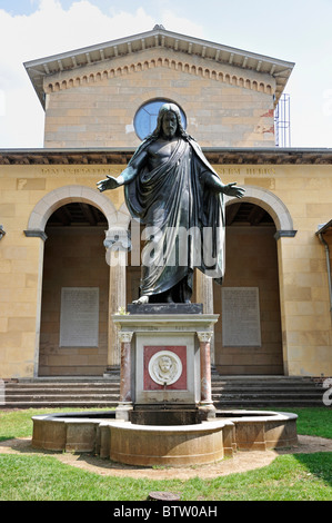 Statua di Cristo sulla fontana nella Chiesa della Pace situato nei terreni del palazzo del Parco Sanssouci a Potsdam, Germania Foto Stock