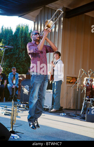 TROY ANDREWS sapere come TROMBONE SHORTY esegue con la sua band sul palco del giardino - 2010 MONTEREY JAZZ FESTIVAL, CALIFORNIA Foto Stock