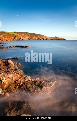 Punto Cudden da Stackhouse Cove; Mount's Bay; Cornovaglia Foto Stock