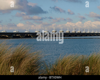 Oosterschelde mobile barriera di tempesta in Zeeland, Paesi Bassi Foto Stock