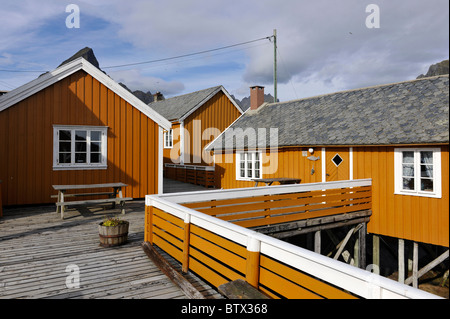 Rorbu, Fisherman's cabine su Sakrisoy nei vicino a Reine in Lofoten, a nord della Norvegia Foto Stock