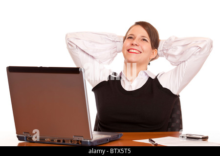 Giovani happy business donna si rilassa in ufficio. Isolato su sfondo bianco. Foto Stock