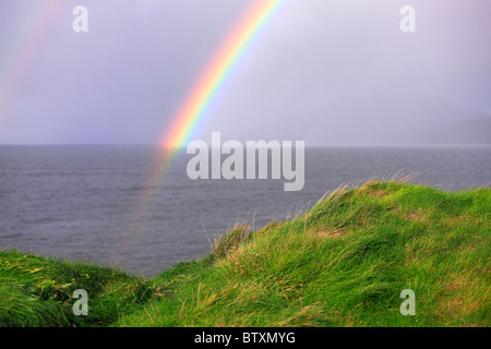 Rainbow costiere Roonagh Quay della contea di Mayo, Irlanda Foto Stock