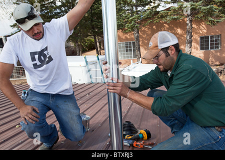 Gruppo di veterani non Weatherization per famiglia Low-Income Foto Stock