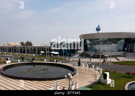 La fontana musicale & complesso Culturama Sharks Bay Shopping Mall a Sharm el Sheikh Egitto Foto Stock