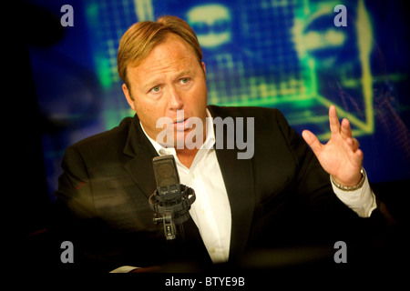 Alex Jones, texano talk show host e di Infowars. Foto Stock