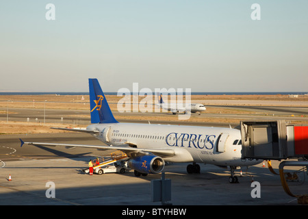 Cyprus Airways Airbus A300-232 aeromobili all'aeroporto di Larnaca, Cipro. Foto Stock