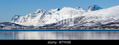 Fiordo nel nord della Norvegia nei pressi di Tromso Foto Stock