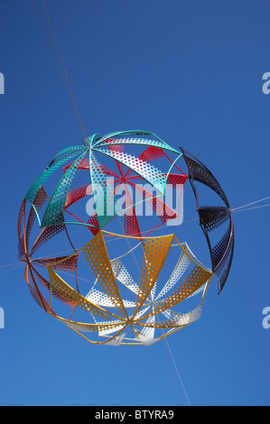 Suntrap scultura dell'artista Neil Dawson, Hastings, Hawkes Bay, Isola del nord, Nuova Zelanda Foto Stock