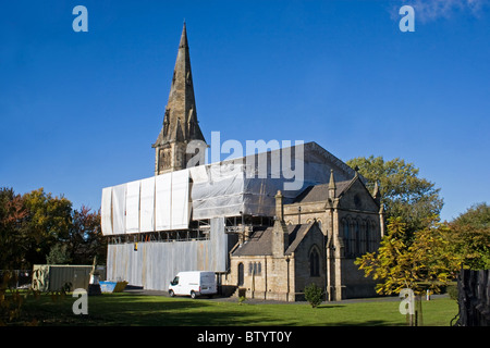 Le riparazioni alla chiesa, la chiesa di St Stephen, ponte di guida, Ashton Under Lyne, Tameside, Greater Manchester, Inghilterra, Regno Unito Foto Stock