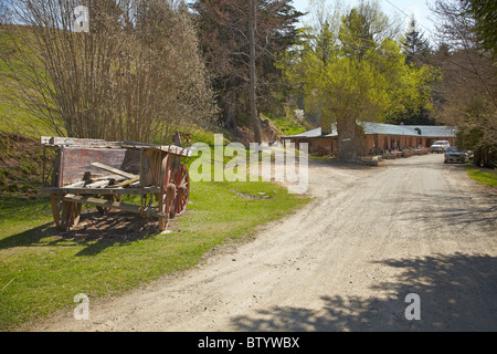 Il vecchio carro e Danseys Pass autobus Inn (1862), Danseys Pass di Central Otago, Nuova Zelanda Foto Stock