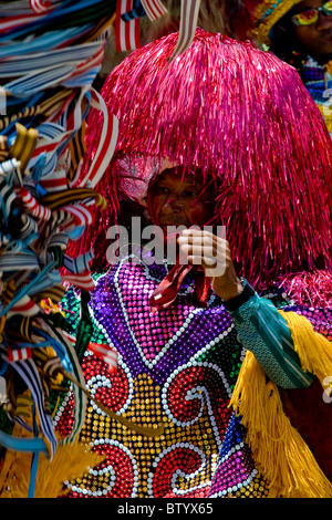 Sfilata di cultura brasiliana denominata " Caboclo de Lança' nella città di Nazaré da Mata durante il Carnevale 2008 Foto Stock