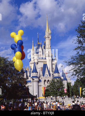 Cenerentola il castello, il Magic Kingdom, Walt Disney World, a Orlando, Florida, Stati Uniti d'America Foto Stock