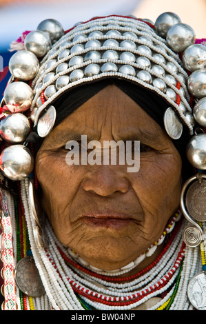 Ritratto di una donna Akha. Foto Stock