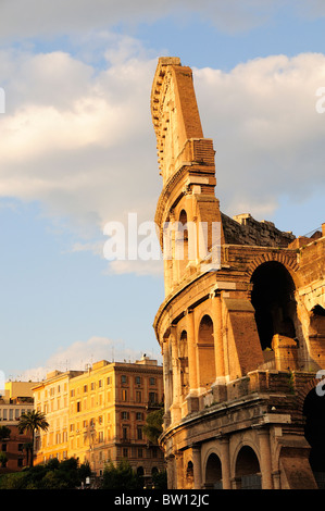 Sezione trasversale del Colosseo che mostra tutti e quattro i livelli Foto Stock