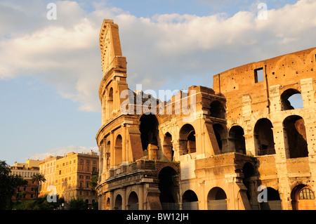 Sezione trasversale del Colosseo che mostra gli strati Foto Stock