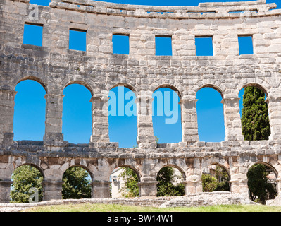 Antico Anfiteatro romano a Pola, in Croazia. Famosa destinazione turistica. Foto Stock